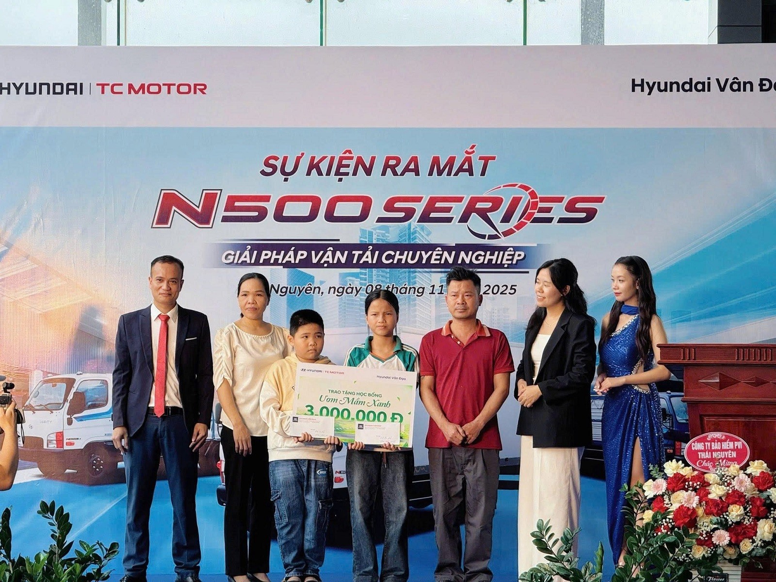 hyundai-van-dao-hoc-bong-uom-mam-xanh-1782297514.jpg