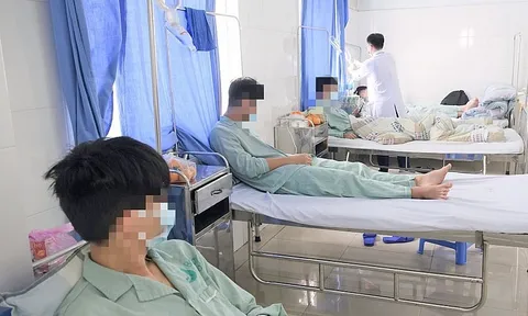 Bốn học sinh lớp 9 nhập viện cấp cứu sau khi hút thuốc lá điện tử