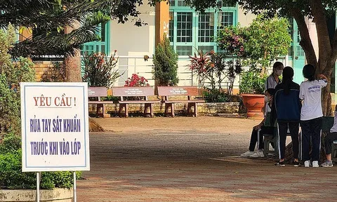 Đắk Lắk: Xét nghiệm SARS-CoV-2 tại trường có nhiều học sinh mắc COVID-19