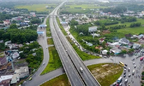 Phát triển đường cao tốc - Dù khó vẫn phải làm