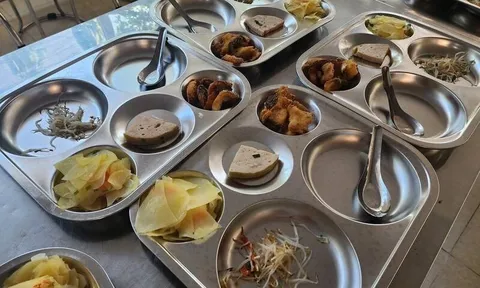Hà Đông: Nhà trường nhận lỗi thiếu sót trong việc giám sát khâu chia khẩu phần suất ăn bán trú 32.000đ