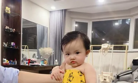 Đông Nhi lại đem con gái ra thử nghiệm thời trang kiểu 'chùm quần làm jumpsuit', dân tình một lòng: 'Ông Cao Thắng phiên bản nữ' đây rồi!