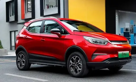 Ô tô điện sạc một lần đi 400km giá 288 triệu đồng vừa về đại lý, có gì "hot"?