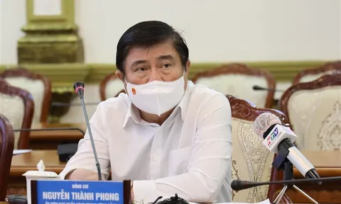 Chủ tịch TP.HCM: Từ ngày mai, người dân không ra đường sau 18h
