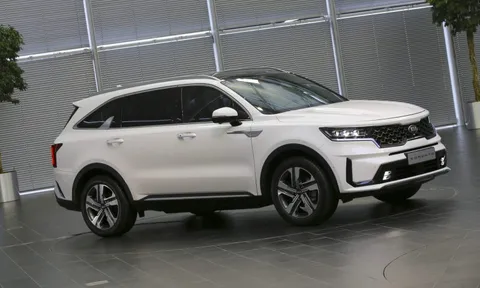 Kia Cerato, Sorento giảm giá cả trăm triệu, giá này "ai" cạnh tranh cho lại?
