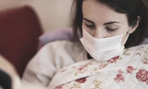 Người chăm sóc F0 tại nhà cần làm gì để bảo vệ bản thân? 5 lời khuyên từ CDC