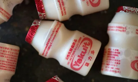 Trải qua nhiều thập kỉ, vì sao Yakult chỉ sản xuất những chai tí hon?