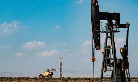 Giá dầu hôm nay 24/8: Bật tăng hơn 5%