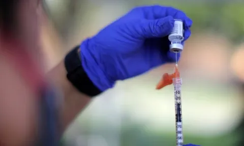 Tin rằng đã mắc Covid-19 thì cơ thể sẽ tự tạo miễn dịch tự nhiên, hàng trăm triệu người Mỹ không chịu tiêm vắc-xin