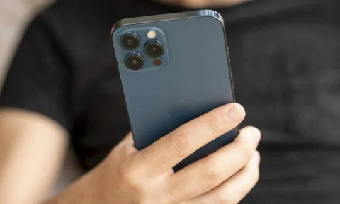 iPhone 12 Pro Max giảm giá tiền triệu, điện thoại giá rẻ sập sàn còn 2,5 triệu