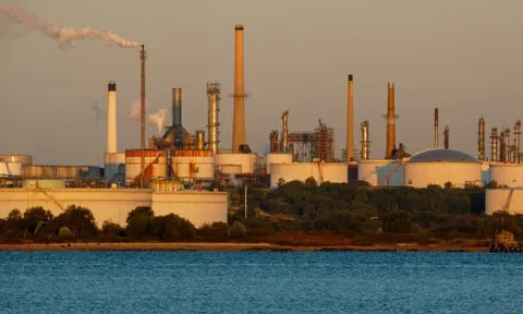 Giá dầu hôm nay 14/9: Chạm đỉnh 6 tuần