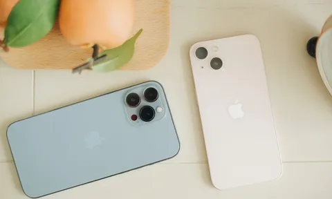 iPhone 13 xách tay giảm giá không phanh sau khi hàng chính hãng lên kệ