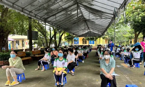 Bác sĩ cảnh báo về hiện tượng 'ngất dây chuyền' khi tiêm vắc xin Covid-19 cho trẻ em