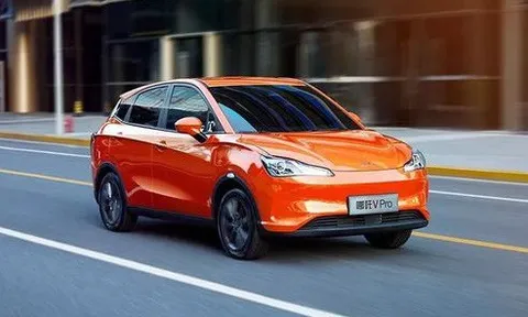 Ô tô điện giá chỉ 272 triệu đồng nhưng công nghệ "ngập mặt", no pin đi 401 km