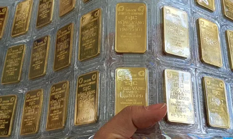 Giá vàng trong nước vượt mốc 62 triệu đồng/lượng