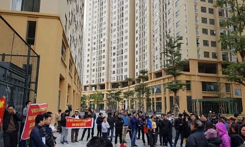 Hàng nghìn cư dân chung cư bị "treo" sổ hồng, lỗi tại ai?