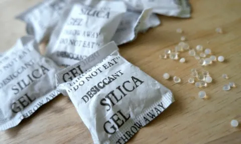 Thấy gói hút ẩm đừng vội vứt đi, hãy ném vào tủ lạnh, điều kỳ diệu sẽ xảy ra