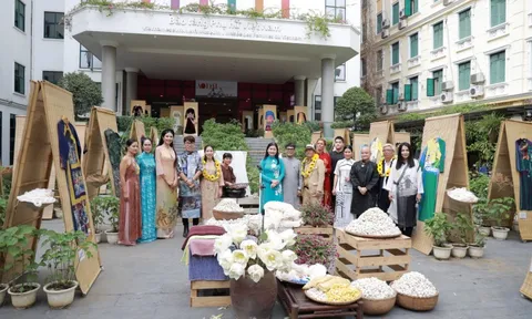 200 bộ áo dài được trưng bày tại triển lãm “Áo dài trên con đường di sản”