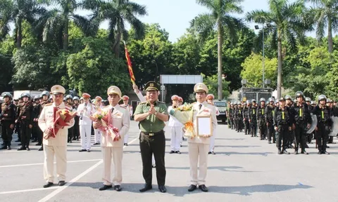 Công bố quyết định thành lập Trung đoàn Cảnh sát Cơ động dự bị chiến đấu Công an thành phố Hà Nội