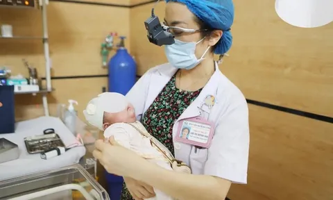 Bé sinh non 650g được nuôi sống kỳ tích