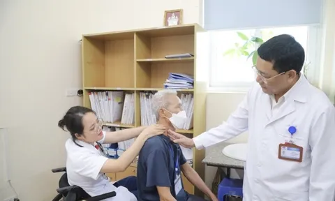 Nữ bác sĩ nội trú Hoàng Minh Lý trở lại làm việc tại Bệnh viện K