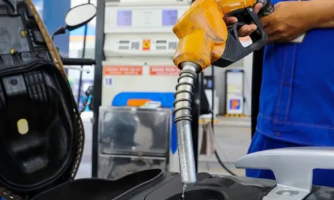 Giá xăng dầu hôm nay 7/5: Giảm mạnh tuần thứ ba liên tiếp