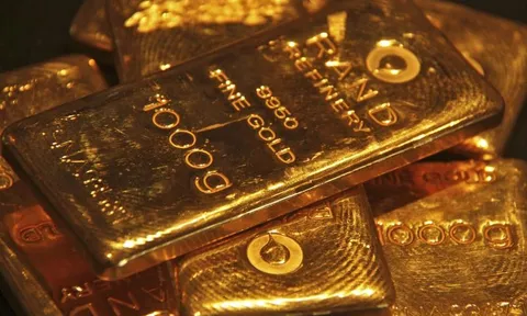 Dự báo giá vàng ngày 6/10: Vàng thế giới lao dốc thảm, nhà đầu tư đua nhau mua vào