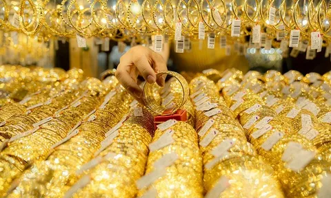 Giá vàng hôm nay 10/10: Chịu nhiều áp lực, vàng sẽ giảm giá sâu?