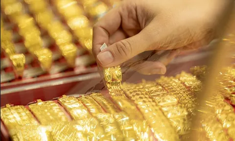 Giá vàng hôm nay 8/11: Đi ngang, chờ thông tin mới