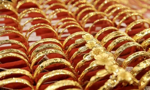 Giá vàng hôm nay 18/11: Áp lực bán tháo khiến vàng lao dốc