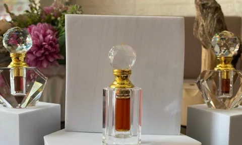 Choáng với loại tinh dầu làm từ gỗ, giá bán đến 1,6 tỷ đồng/lít vẫn “cháy” hàng