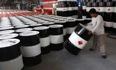 Giá xăng dầu hôm nay 3/2: Đồng loạt giảm