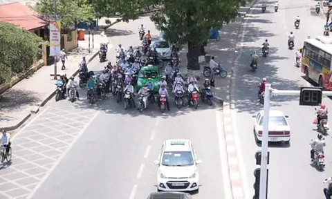 Nhiệt độ bề mặt ngoài trời có lúc lên tới 60 độ C ở Hà Nội, nắng nóng gay gắt khi nào chấm dứt?