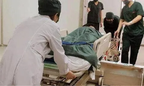 Mẹ bầu quá ngày dự sinh vẫn cố chờ chồng về, lúc vào mổ cả phòng sinh nồng mùi khó chịu