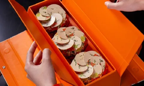 Bánh trung thu tiền triệu “cháy hàng”, chủ tiệm hốt bạc