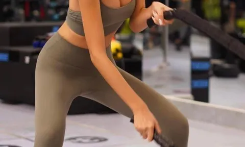 Nàng hậu cao vượt Mai Phương Thuý tập nặng "độ" body