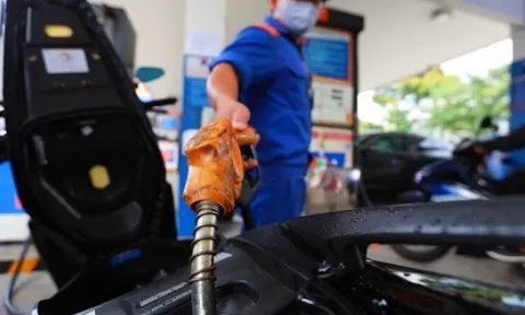 Giá xăng dầu hôm nay 12/5: Loại tăng mạnh, loại giảm sâu