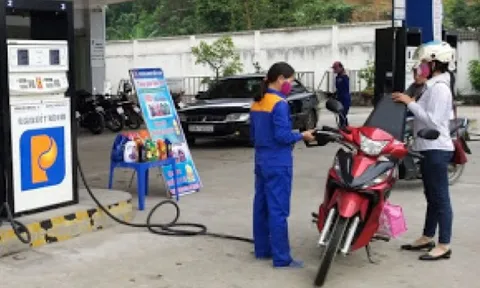 Giá xăng dầu hôm nay 30/5: Đà tăng chưa dứt