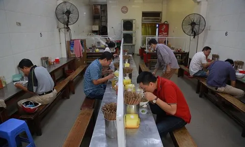 Hà Nội: Nhà hàng, quán cà phê phục vụ trong nhà được mở cửa trở lại từ 0h ngày 2/3