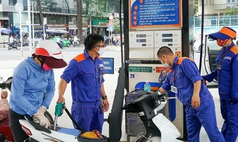 Giá xăng dầu ngày mai tiếp tục tăng mạnh?