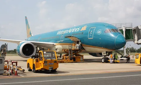 Giá vé máy bay 'tăng nóng' dịp nghỉ lễ 30/4 và 1/5