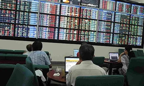 Thị trường chứng khoán Việt Nam: Cần tránh những phiên bán tháo không cần thiết