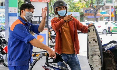 Sau 4 lần tăng liên tiếp, chiều nay giá xăng bất ngờ 'giảm 0 đồng'