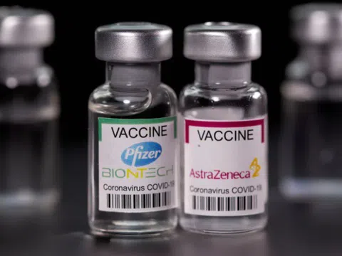 Vaccine AstraZeneca và vaccine Pfizer hiệu quả thế nào trước biến thể Delta?