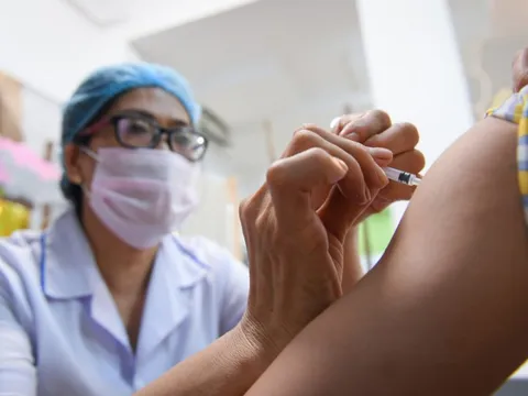 Công văn hỏa tốc từ Bộ Y tế: Huy động y tế tư nhân tham gia phòng chống dịch, ưu tiên tiêm vắc xin