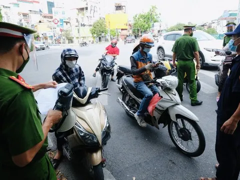 Hà Nội: Chính quyền sẽ xác nhận giấy đi đường, yêu cầu người đi đường xuất trình thêm lịch trực, lịch làm việc