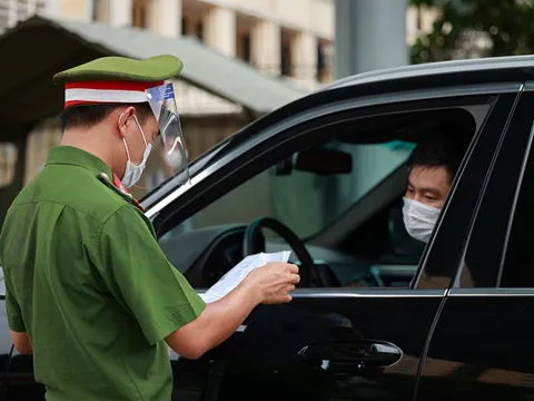Hà Nội bỏ quy định người dân ra đường phải có lịch trực, lịch làm việc