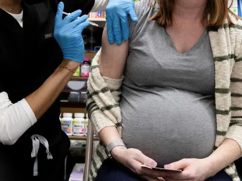 Phụ nữ mang thai có nên tiêm vaccine COVID-19? Khuyến cáo mới nhất của CDC Mỹ