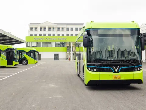 Xe buýt điện thông minh đầu tiên Việt Nam chính thức lăn bánh ở Hà Nội, giá vé thế nào?