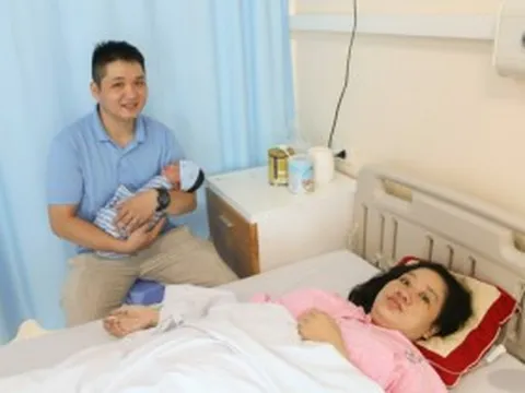 Mổ bắt thai cho mẹ Hải Phòng, bác sĩ lấy ra "cục to tròn" lớn gần bằng em bé